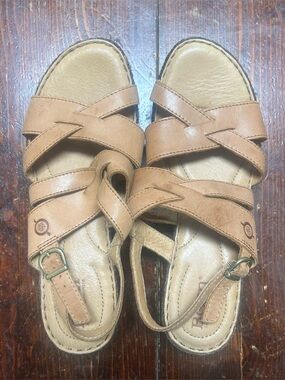 Born Leather Sandals camel brown 8.5 small wedge strappy